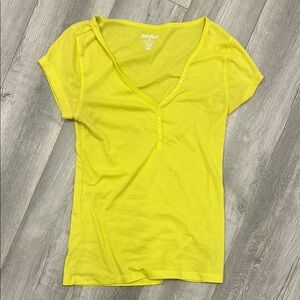 Old Navy - Henley Perfect Tshirt - Yellow - Size Medium